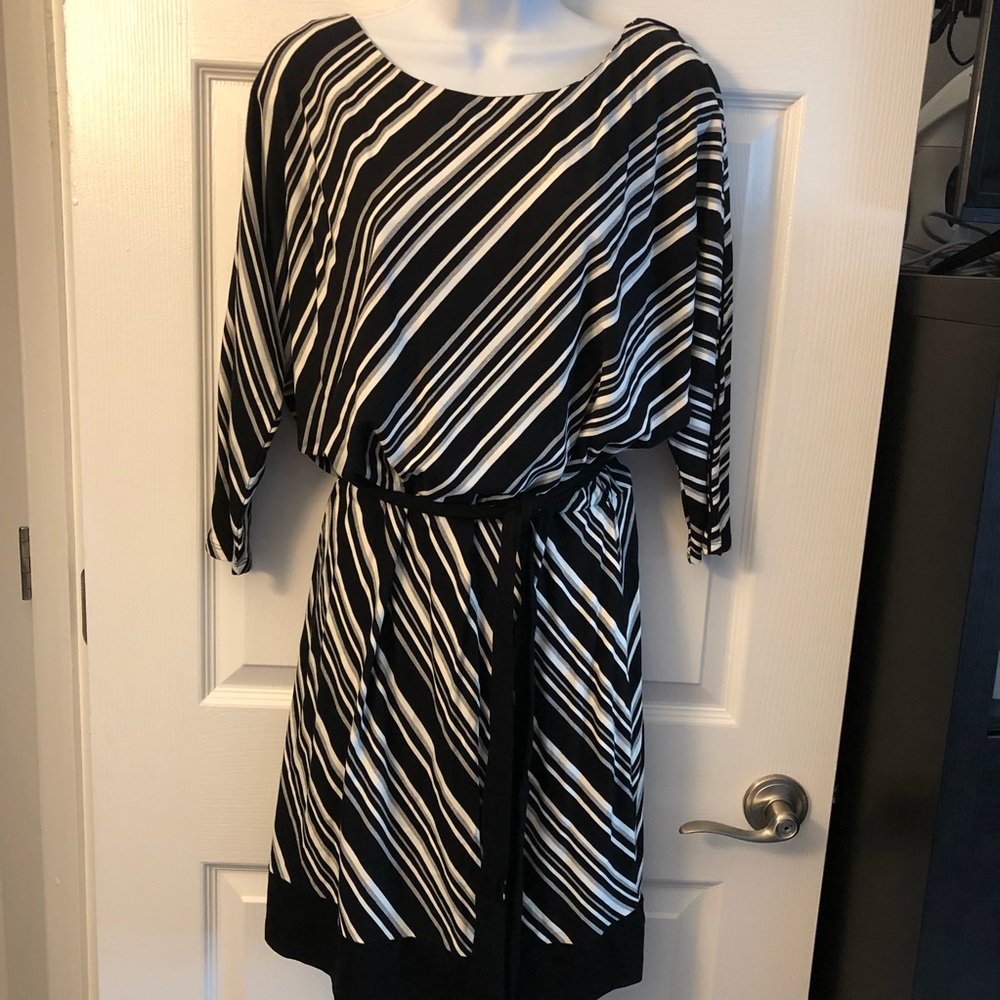 White House Black Market belted dress 3/4 sleeve